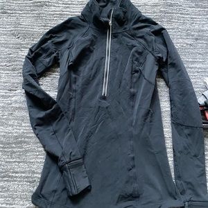 Black pullover lululemon size 2